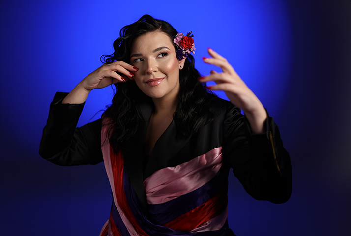 Tuğçe Kandemir’in “Aradan Çok Yıllar Geçti” Şarkısı Rekor Kırmaya Devam Ediyor!