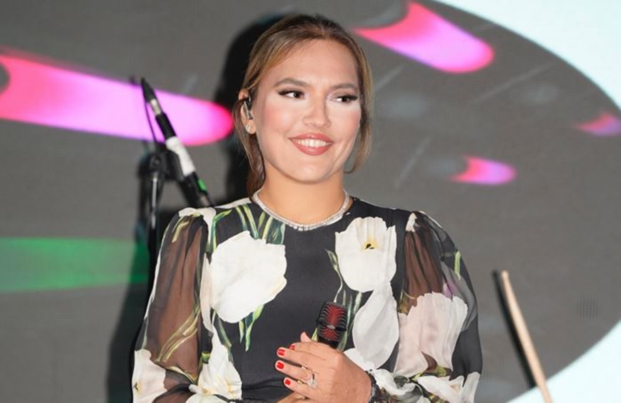 Demet Akalın’dan Yaza Veda!