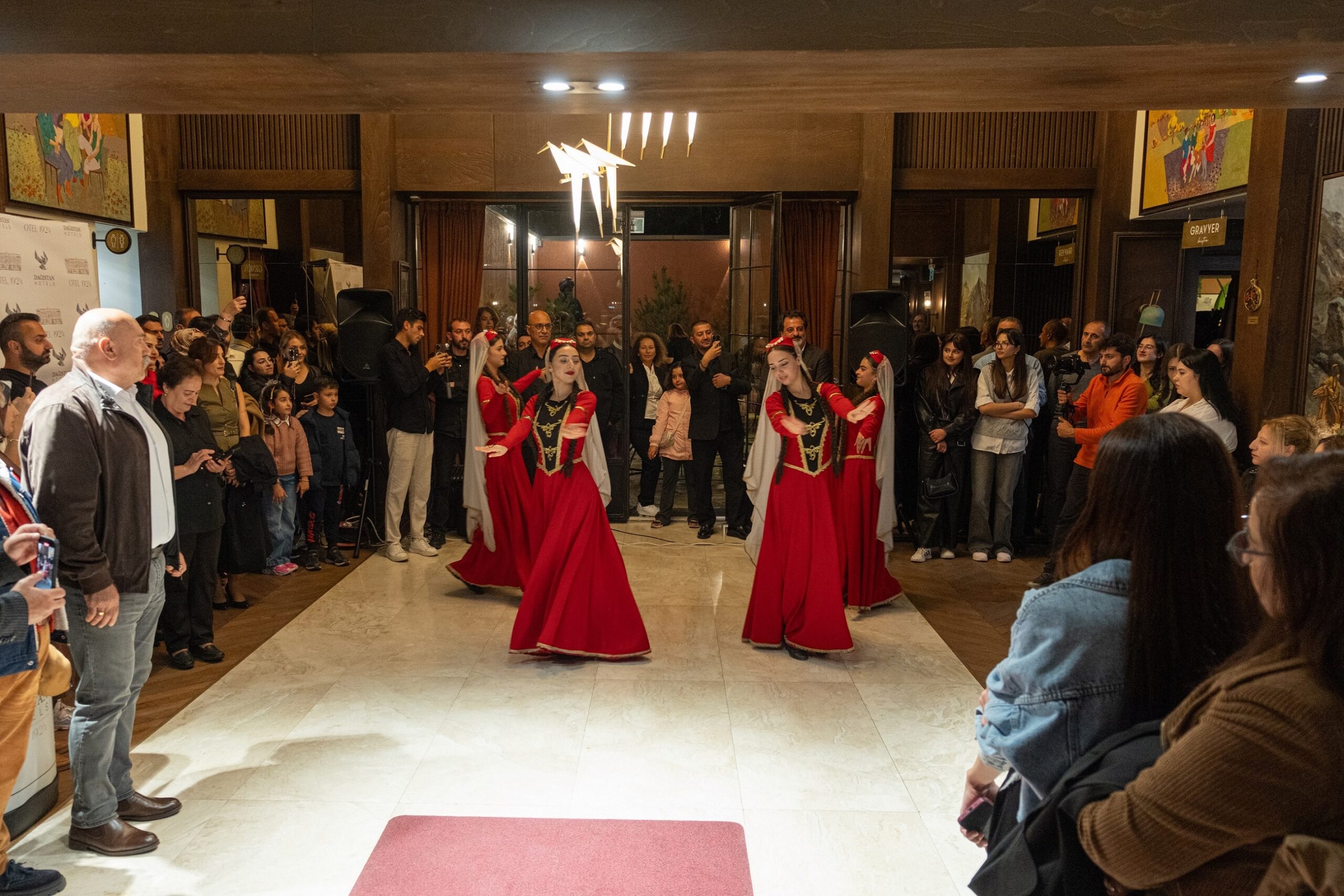 6 Ekim 1924’te Mustafa Kemal Atatürk’ün Kars’a gelişinin 101. yılı, kentin tarihî hafızasına sahip çıkan Otel 1924’te düzenlenen anlamlı bir programla kutlandı.