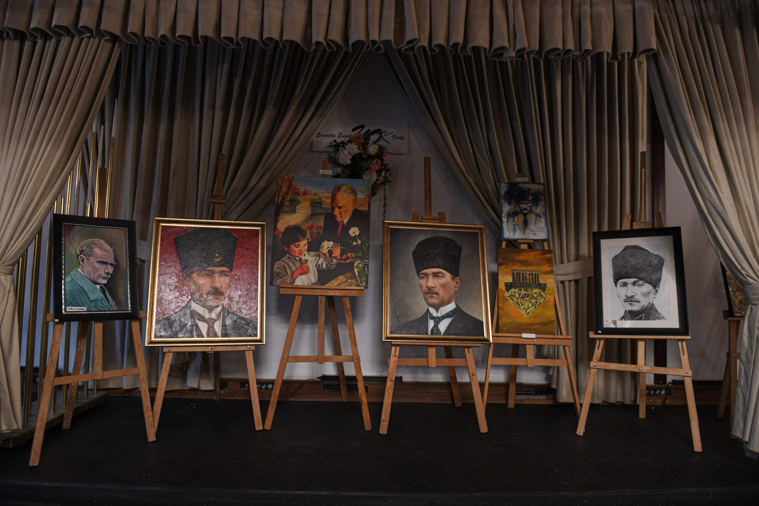 “10 Kasımı Sanatla Anmak” Sergisi Anlamlı Bir Buluşmaya Ev Sahipliği Yaptı