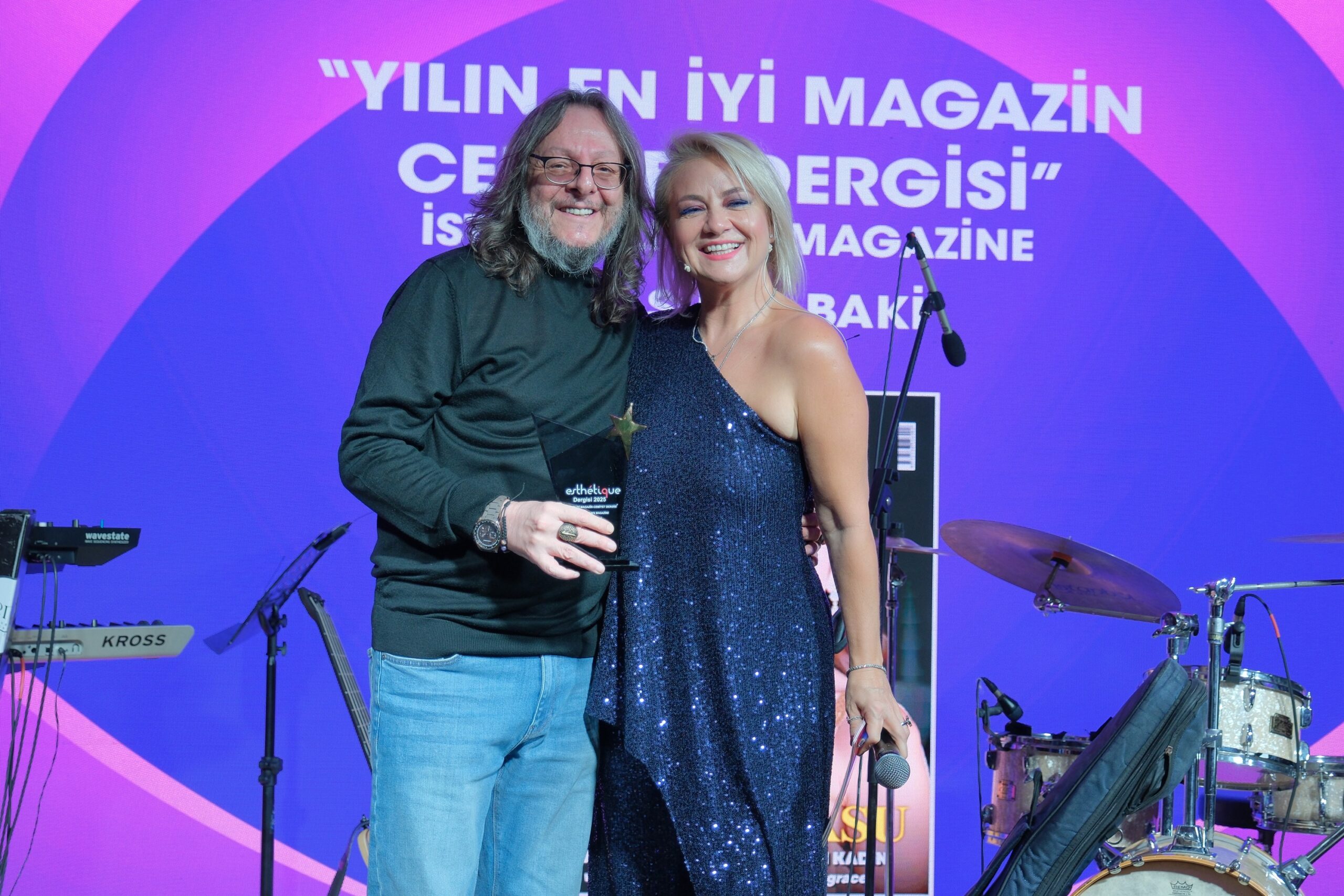 ESTETİK ÖDÜLLERİNDE ÜNLÜ AKINI