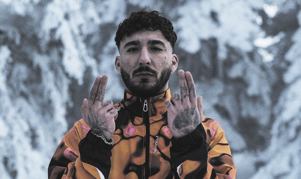 Yeni Şarkısıyla Zirvede!