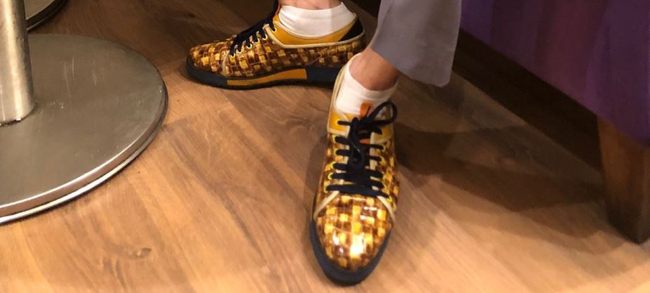 KEMAL ÜNLÜ’NÜN YILAN DERİSİ AYAKKABILARI MAGAZİN GÜNDEMİNİ SALLADI!