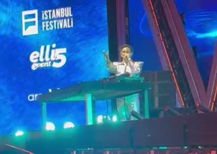 Burak Yeter’den Görkemli Performans