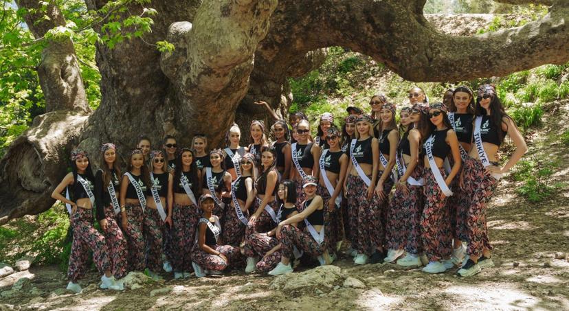 TOROSLARDA GÜZELLİK RÜZGARI: MİSS AURA GÜZELLERİ ŞALVAR GİYİP PODYUMA ÇIKTI!
