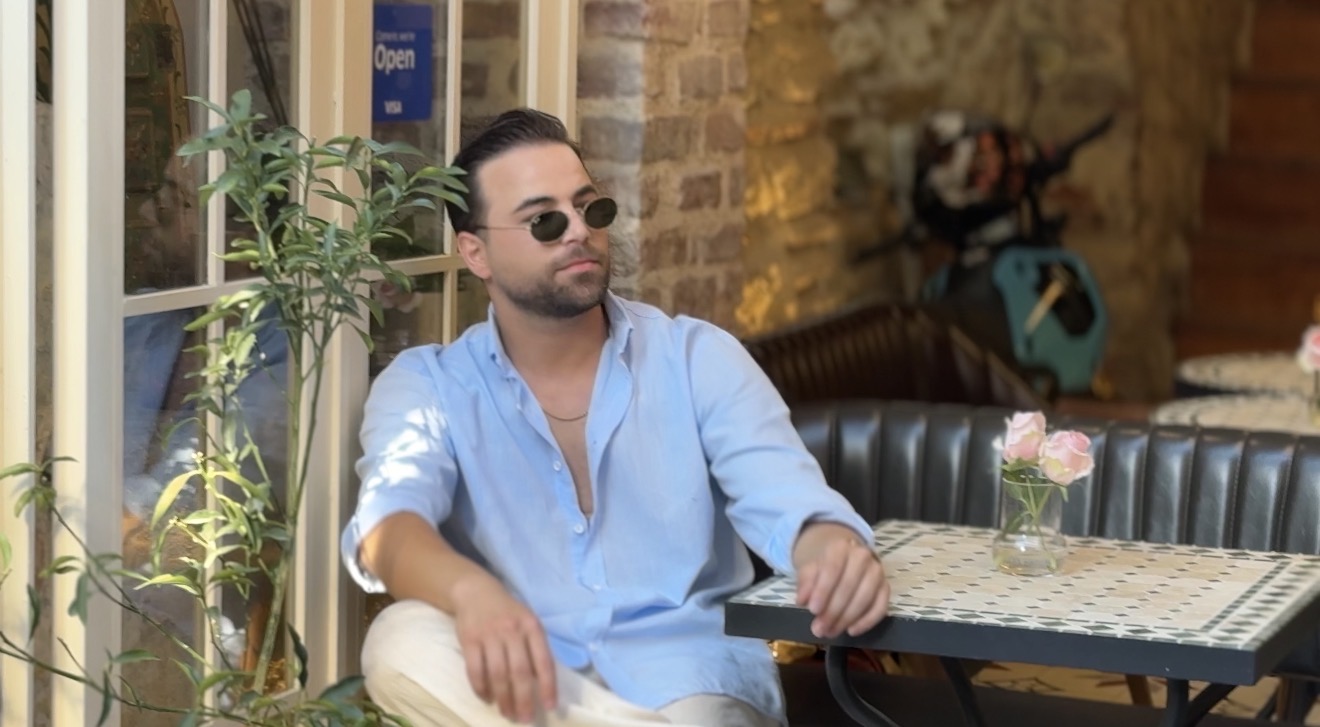 O Ses Türkiye ile tanıdığımız ve uzun süredir stüdyo çalışmalarına aralıksız devam eden Ercan Göler, yeni single çalışması “Sürgün” için geri sayıma başladı.