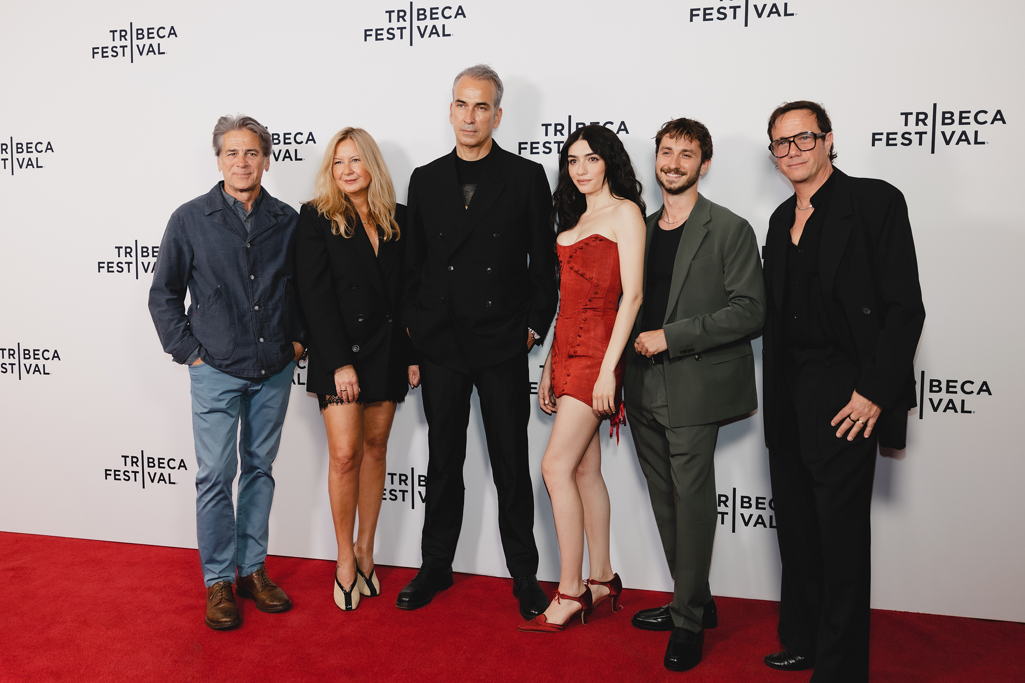 ALPHAN EŞELİ’NİN YAZIP YÖNETTİĞİ,  BAŞROLÜNDE HAZAR ERGÜÇLÜ’NÜN YER ALDIĞI  “MUTTER: Bir Annenin Hatıra Defteri”  DÜNYA PRÖMİYERİNİ TRIBECA FESTIVALİ’NDE GERÇEKLEŞTİRDİ